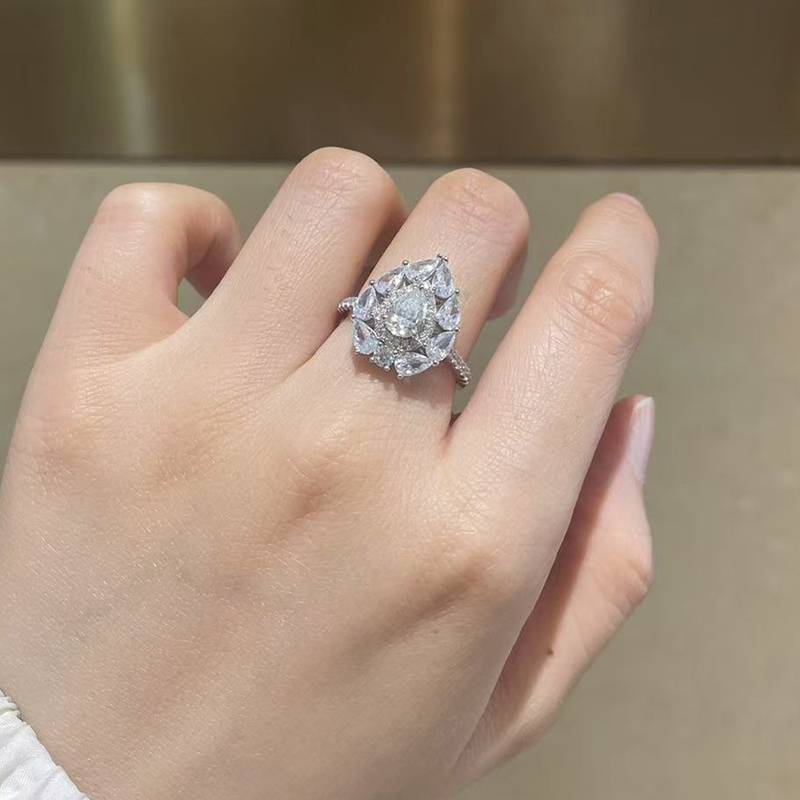 水滴女戒S925银镀白金定制选款主石莫桑钻0.8ct/副石高碳钻